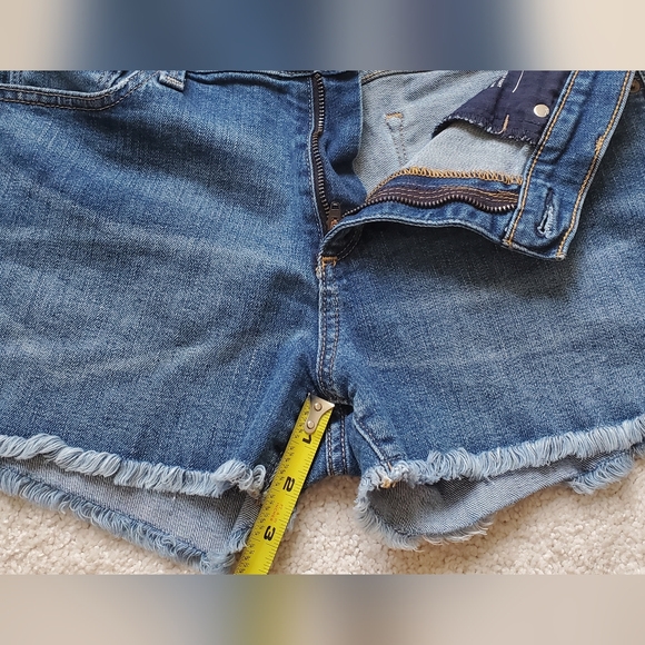 Gap 1969 Denim Medium Wash Shorts (size 30) - Picture 3 of 6